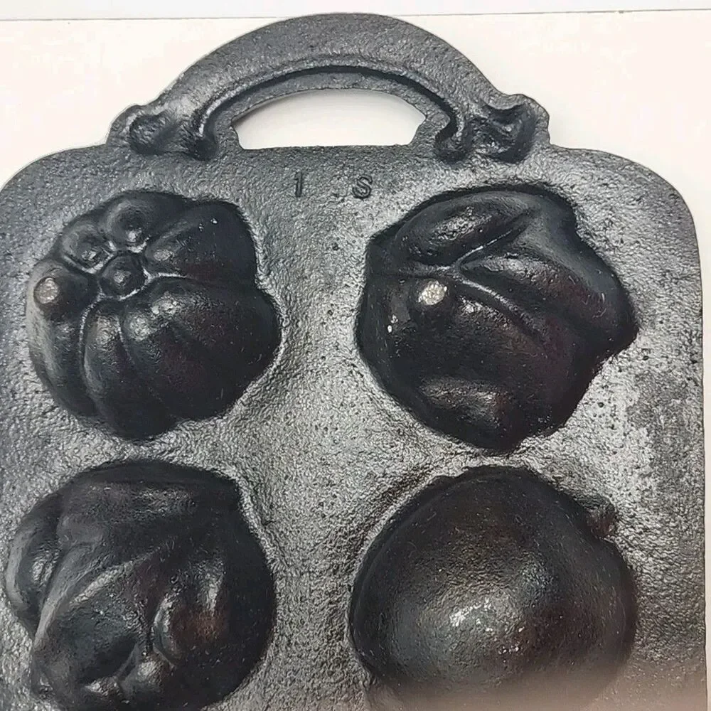 Cast Iron Fruit Leaf Mold Muffin Corn Bread Baking Pan 11.5” Heavy VTG